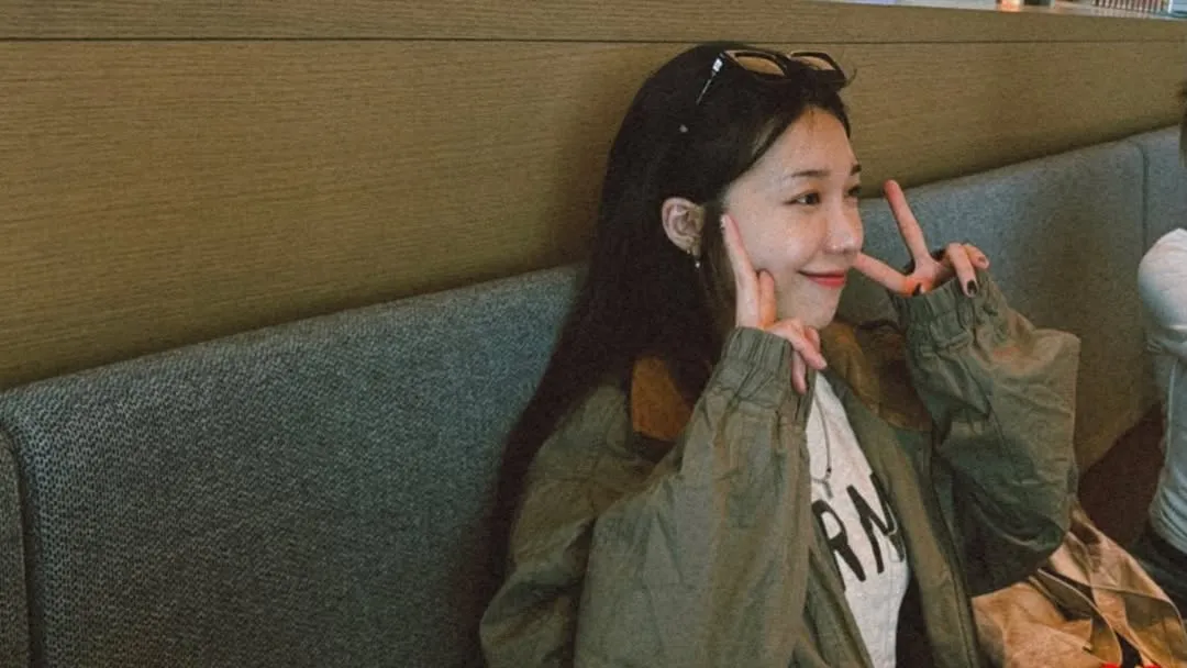 鄭恩地的自在微笑，溫暖的 Instagram 更新