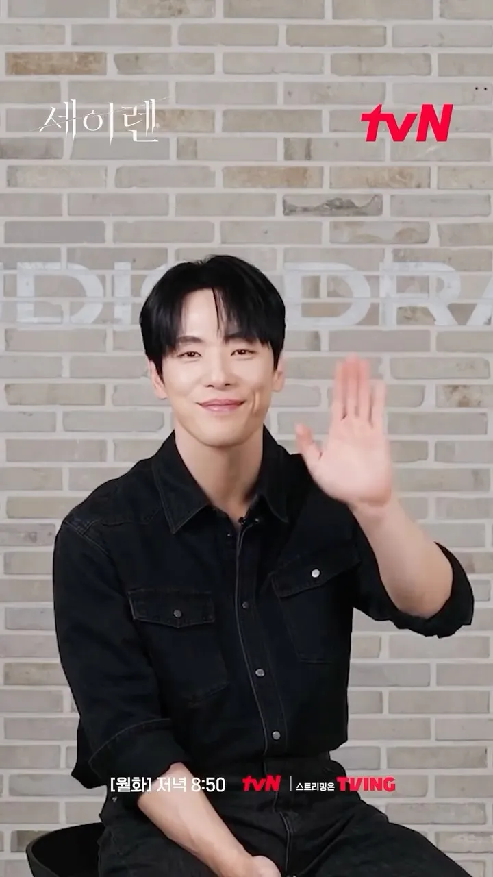 Kim Jung-hyun đầy cuốn hút, giao lưu cùng người hâm mộ