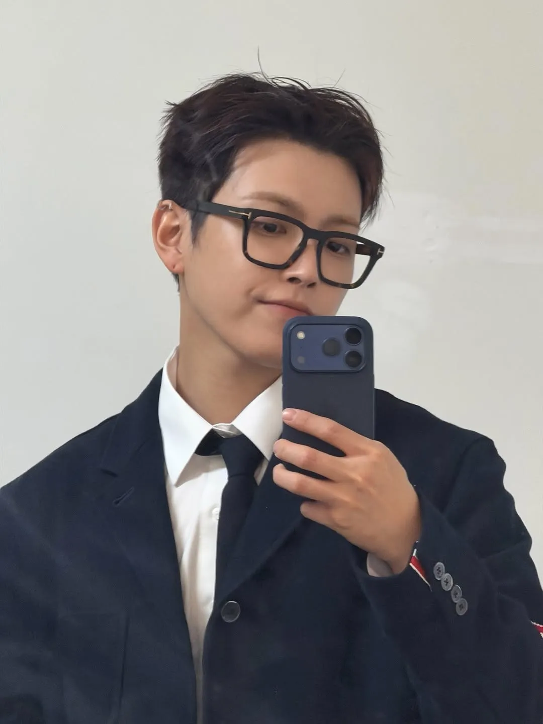 เอทีซ, ฮงจุง, อินสตาแกรม, อัปเดต, สูท