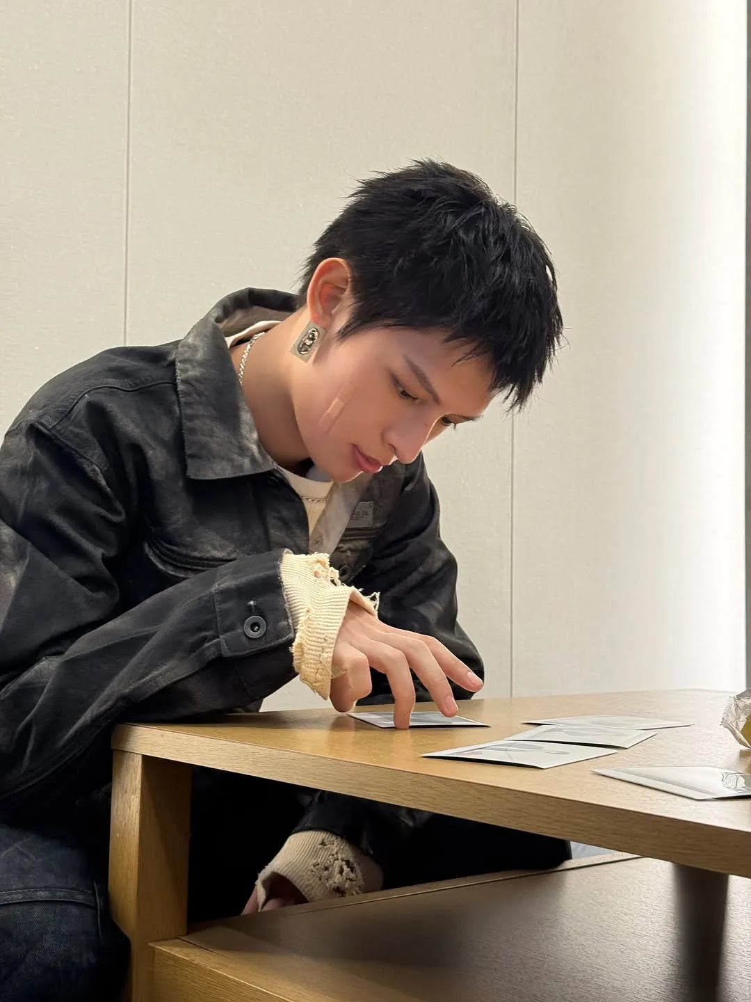 코르티스, 모델, 인스타그램