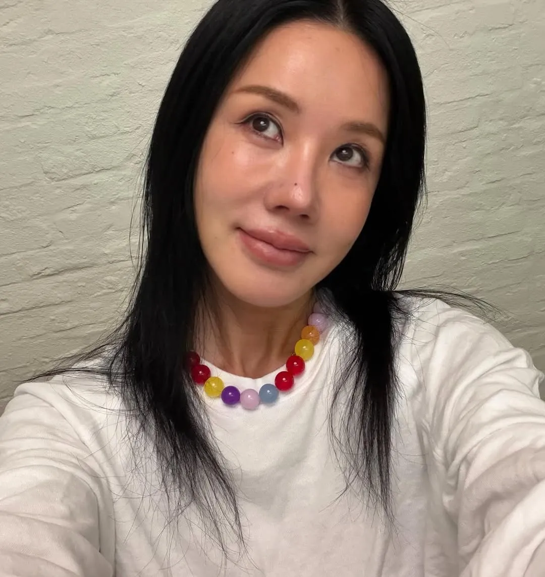 Uhm Jung Hwa tampil cerah dan segar, pembaruan di Instagram