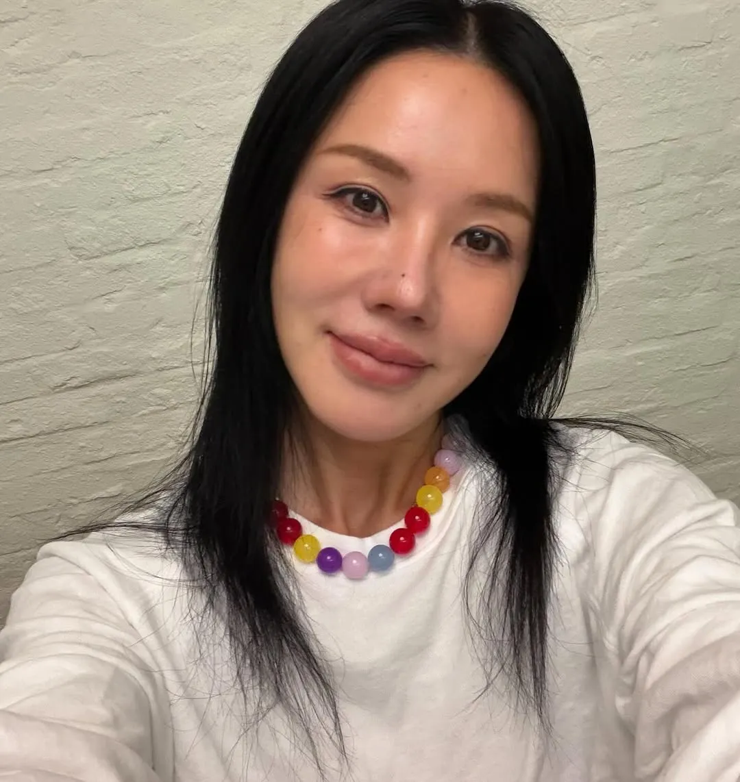 Uhm Jung Hwa, aktris, penyanyi, Instagram, OK! Madam, film