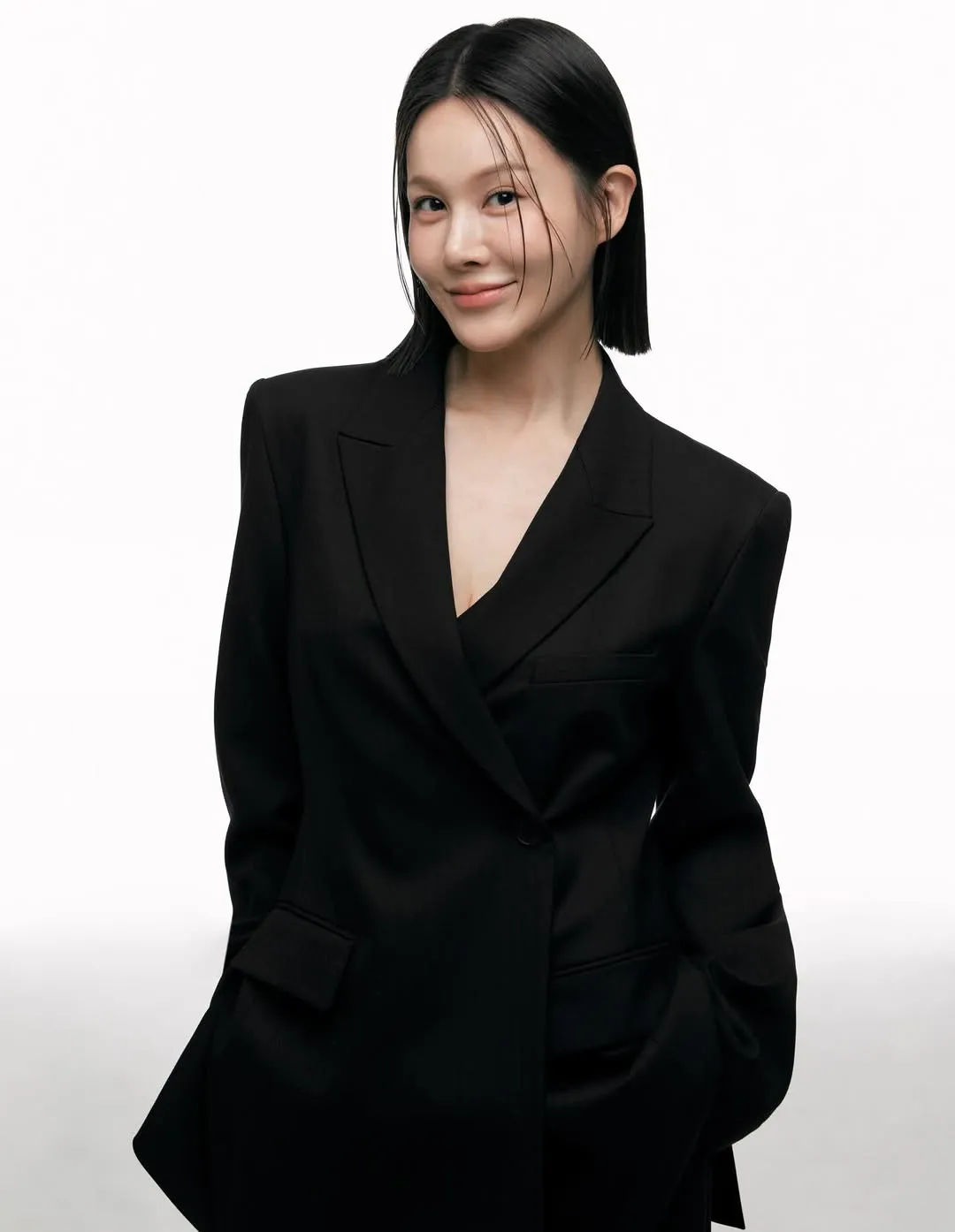 매력 넘치는 아이비, 10년 만의 새로운 프로필 공개