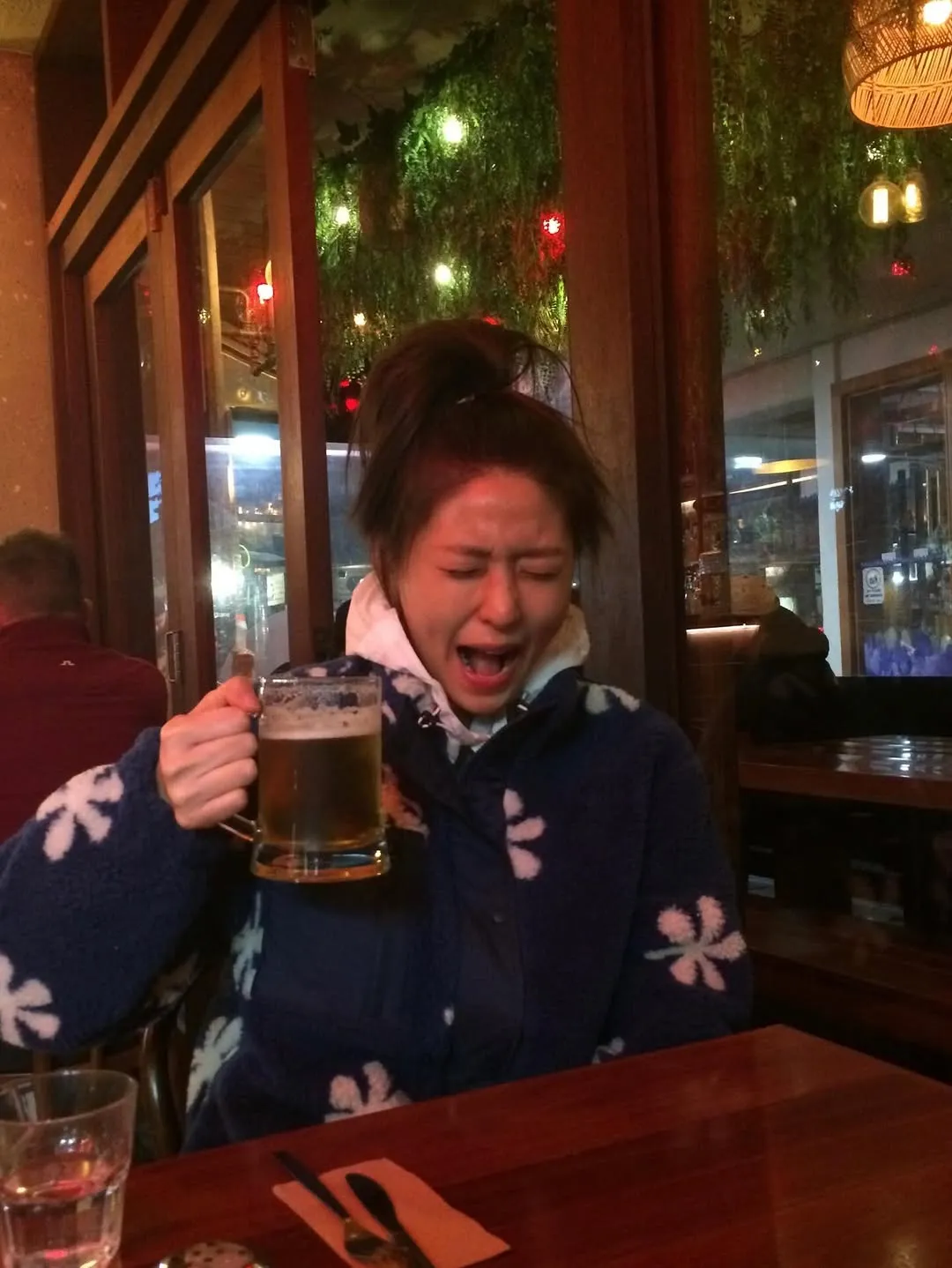 Seolhyun chia sẻ khoảnh khắc đời thường vui nhộn bên pizza