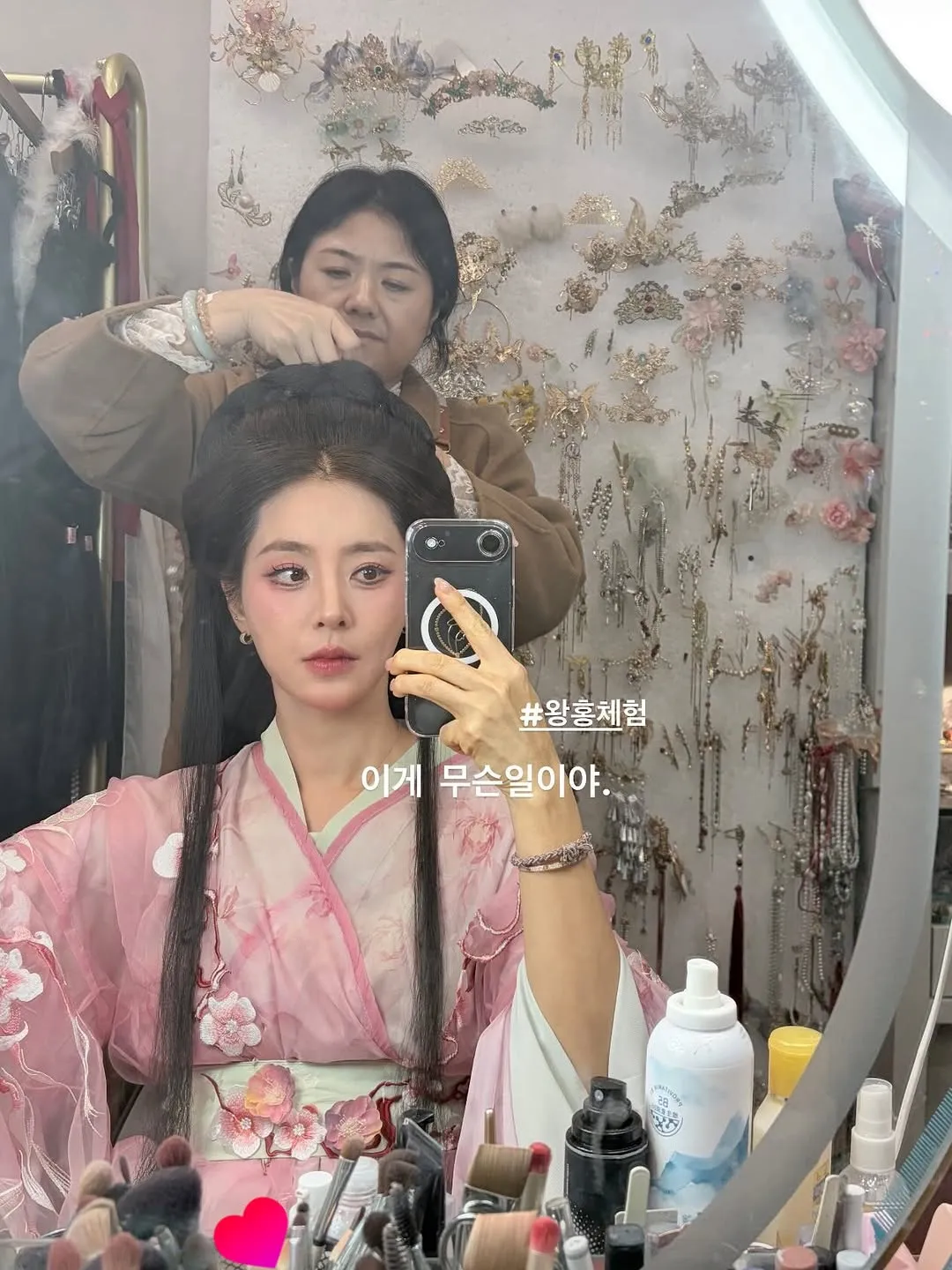"Photoshop heaven" Han Chae-ah stuns in mesmerizing hanbok look