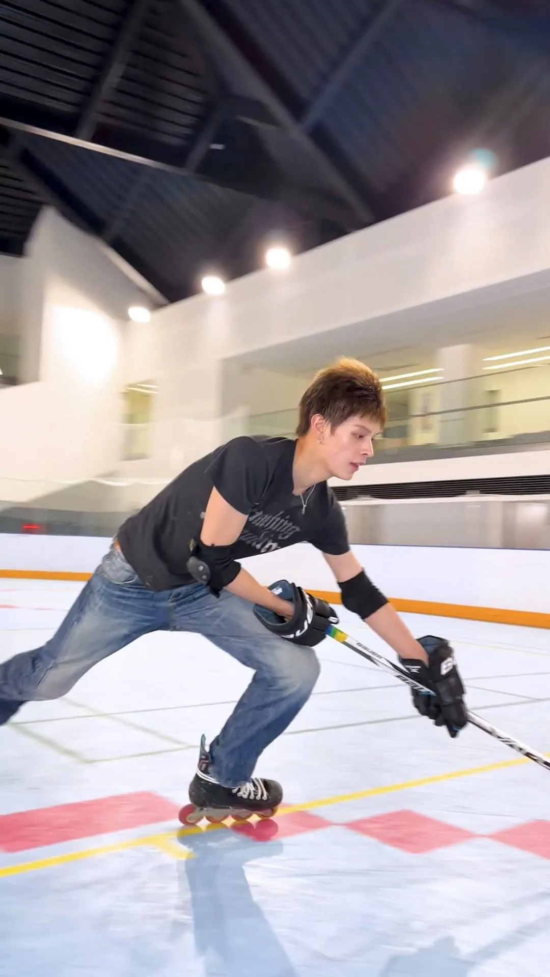 คอร์ติสเผยภาพลักษณ์สุดพลิ้วไหวผ่านไอซ์ฮอกกี้