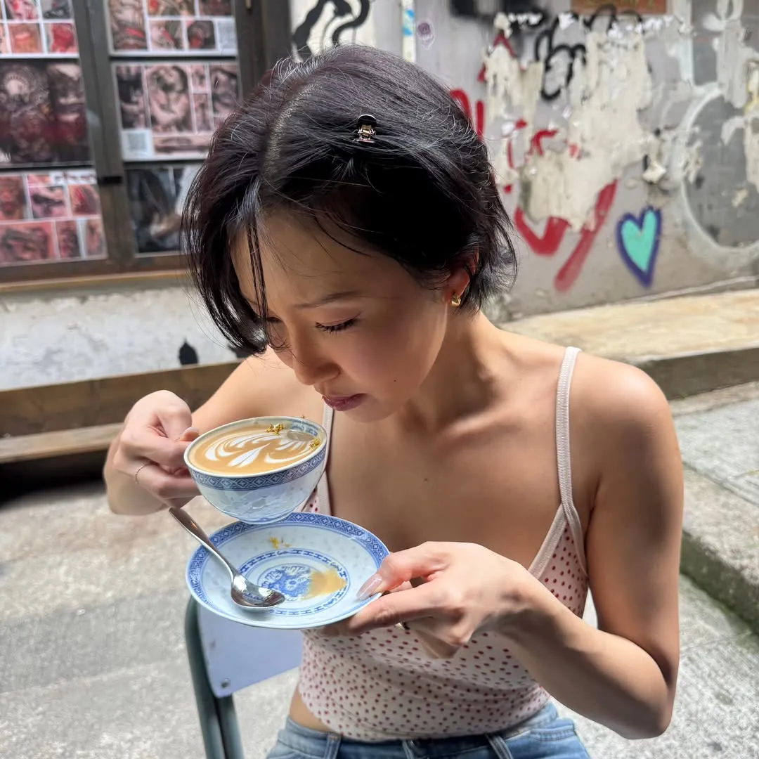 ฮวาซา (MAMAMOO), นักร้อง, ฮ่องกง