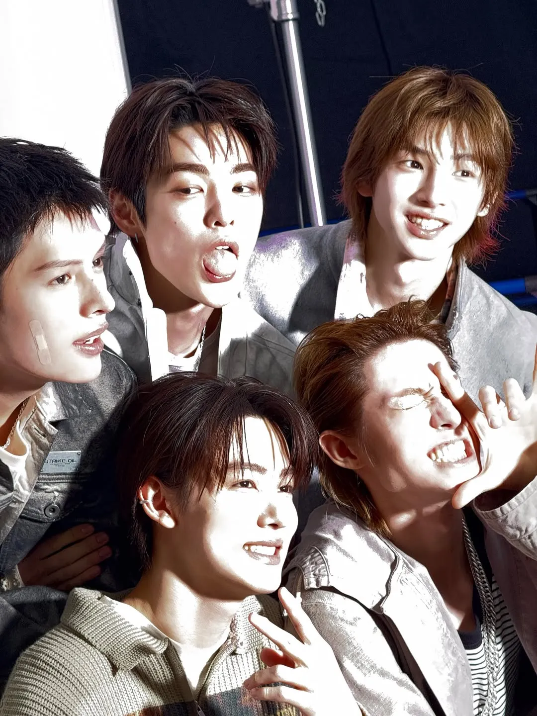 코르티스, 아이돌, 업데이트