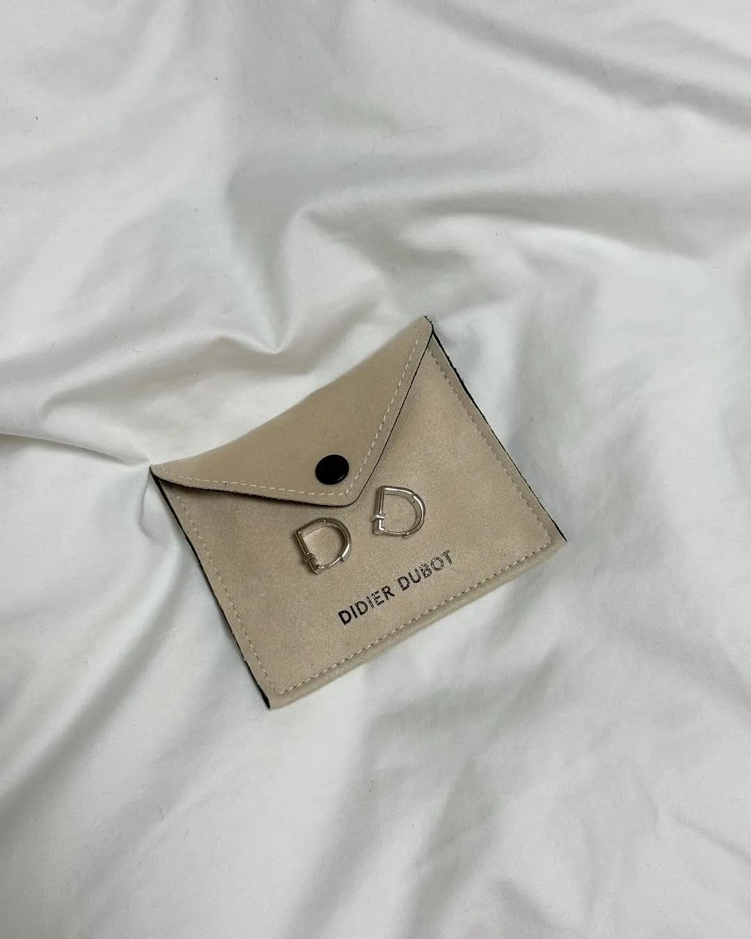 尹彩京, 歌手, 造型, Didier Dubot, 耳环