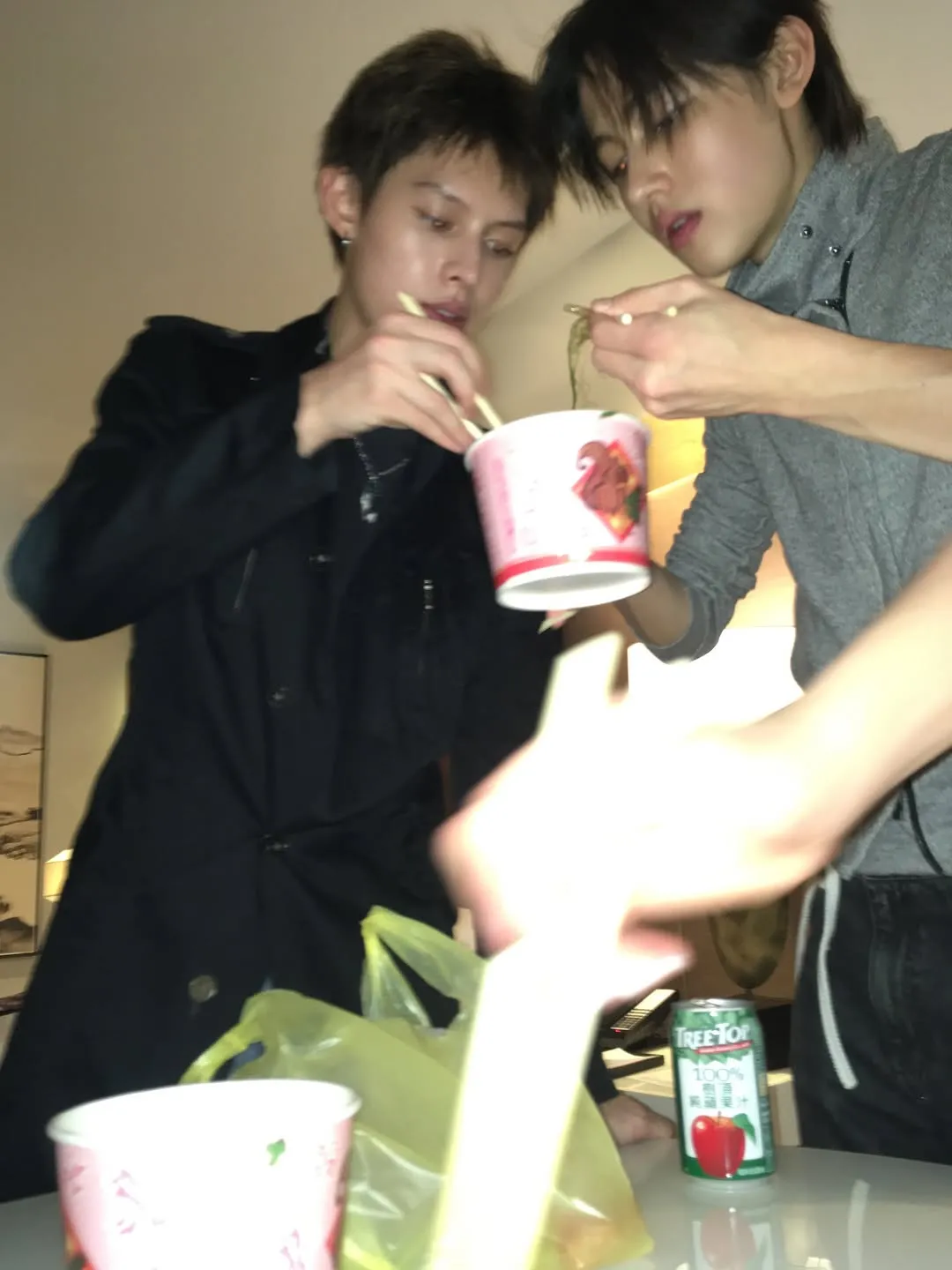 親民的科爾蒂斯，公開宵夜時光