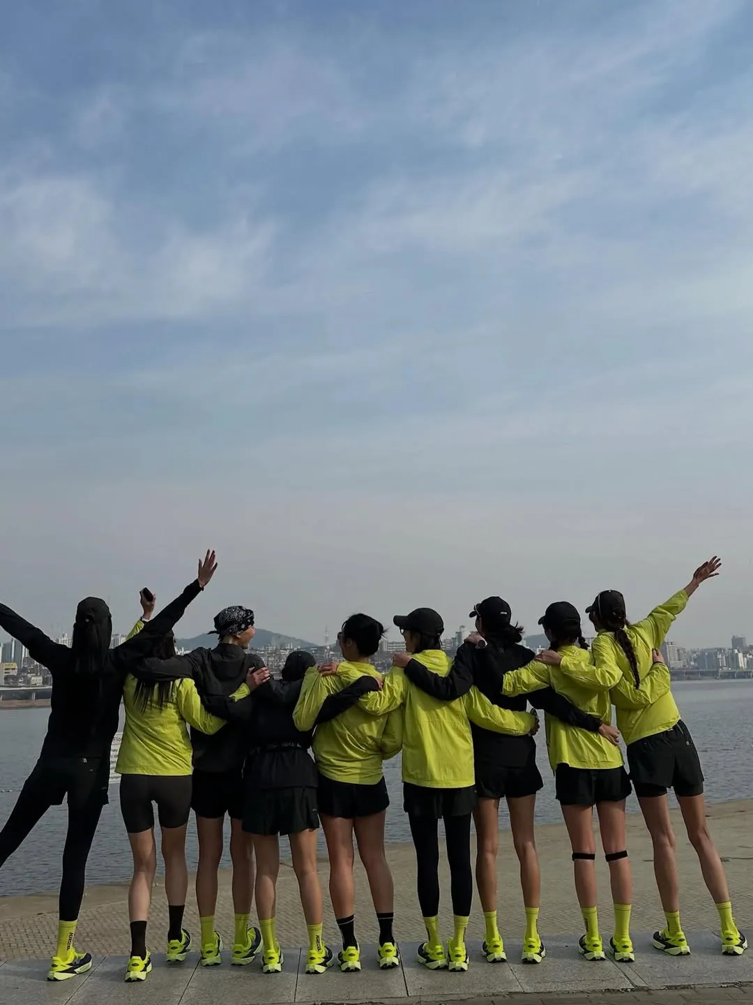 “Hôm nay chúng tôi lại chạy” Uee, cùng đội chạy bộ