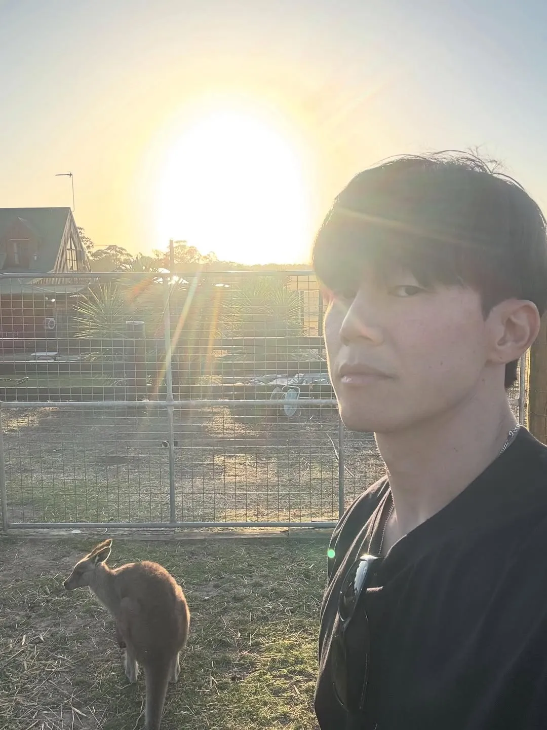 Fans Swoon Over Kim Mu-yeol’s Serene Everyday Moments