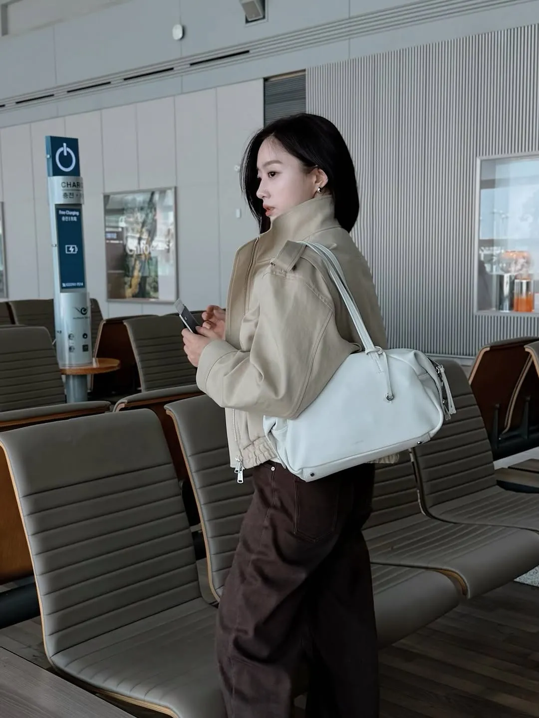 ハム・ウンジョン、空港で優雅に出国