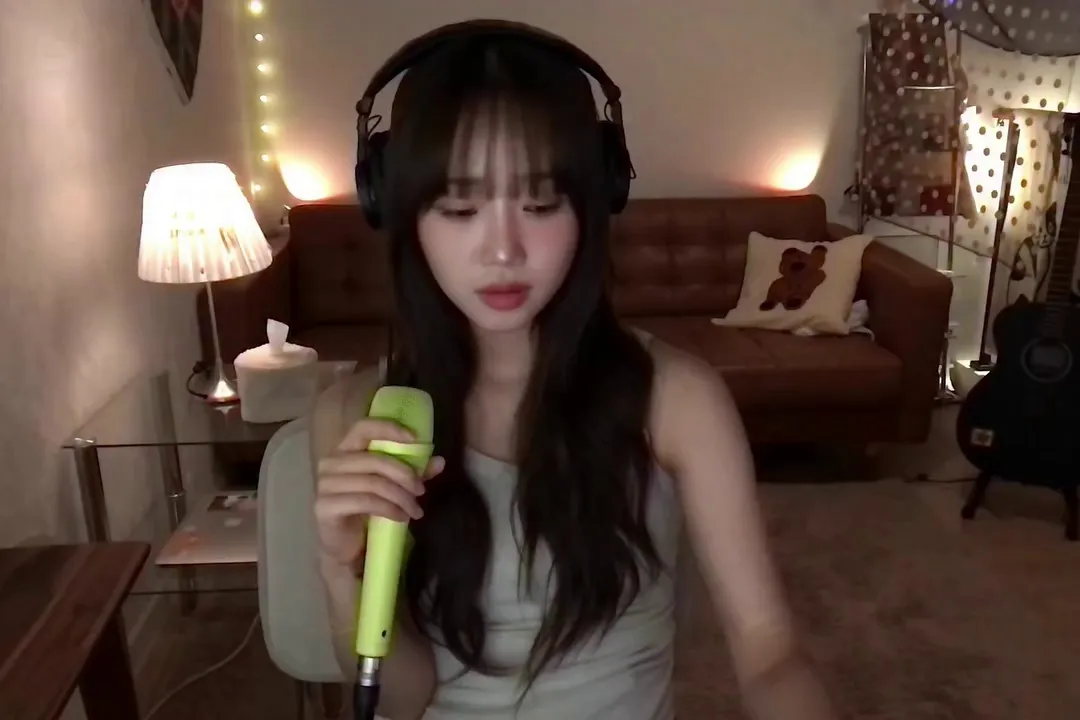 Yoojung Choi, Singer, Instagram update