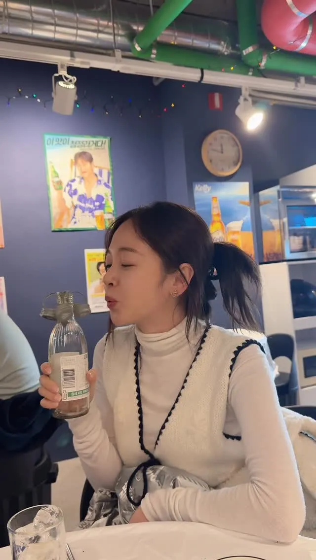 引领潮流的金宝美，创意十足的“烧酒瓶盖”小表演