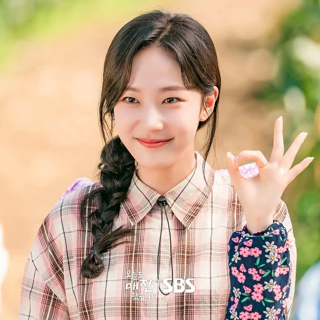 Sell-Out Fairy Chae Won-bin Stuns With Irresistible Charm Ahead of New SBS Drama