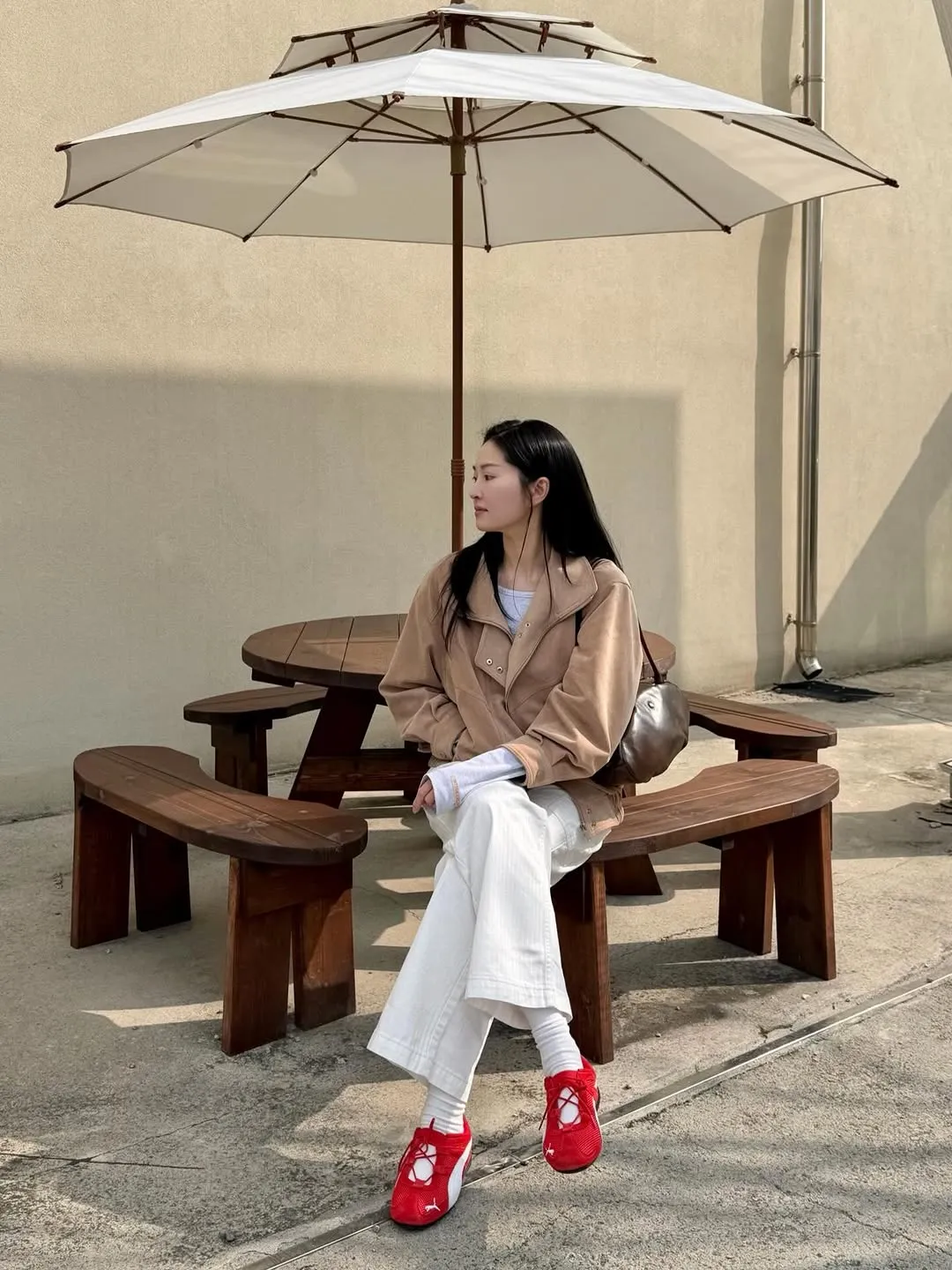 柳伊瑞笑容明朗，在日常里送上加油讯息