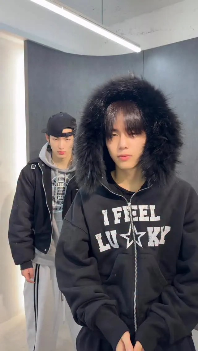 82MAJOR公开在巴黎与粉丝的瞬间