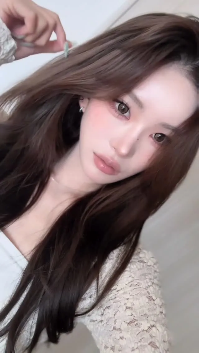 崔俊熙公开展现自然魅力的自拍