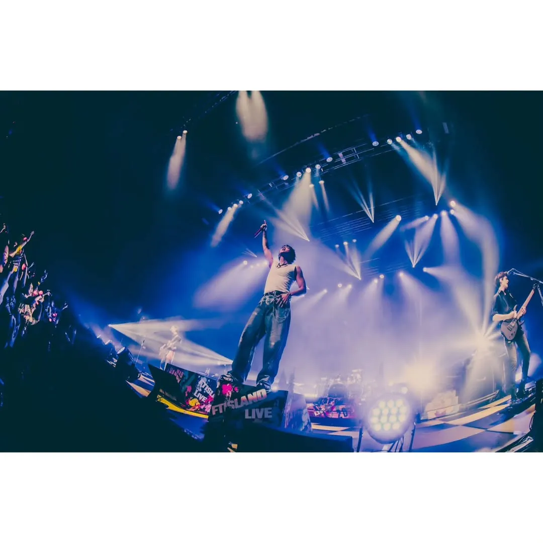 李洪基, 歌手, 新照公开