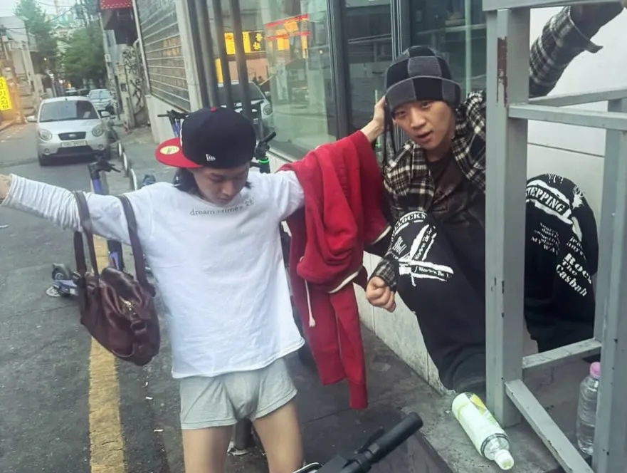 Yang Hong-won, fotos, vida cotidiana