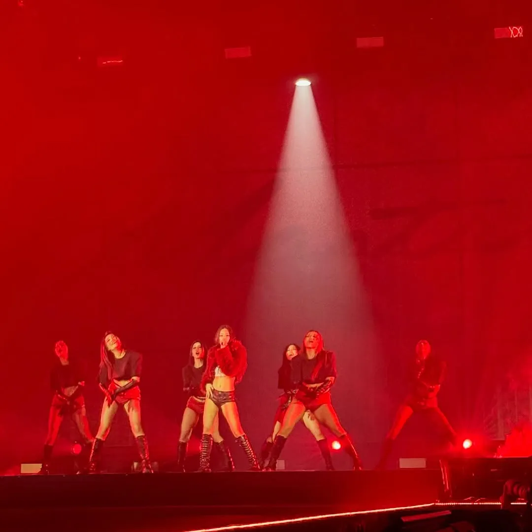 열광의 밤, 블랙핑크 제니 컴플렉스콘 무대 빛내다