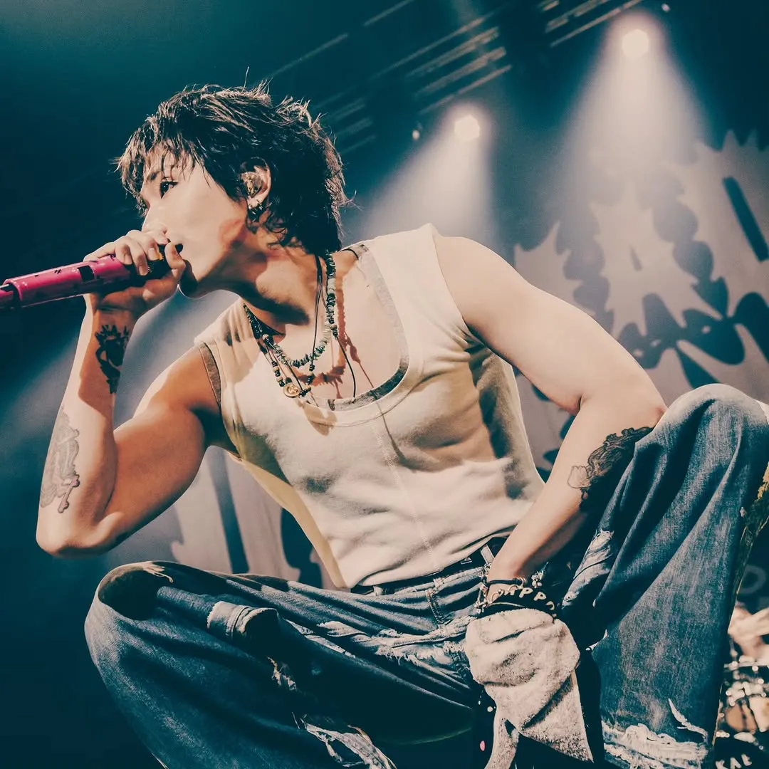 李洪基, 歌手, 新照公开