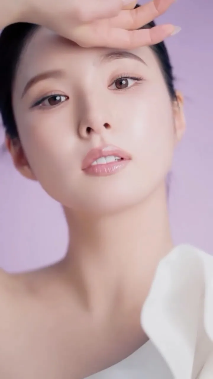 “光之女神”申世景，公开华丽数字封面