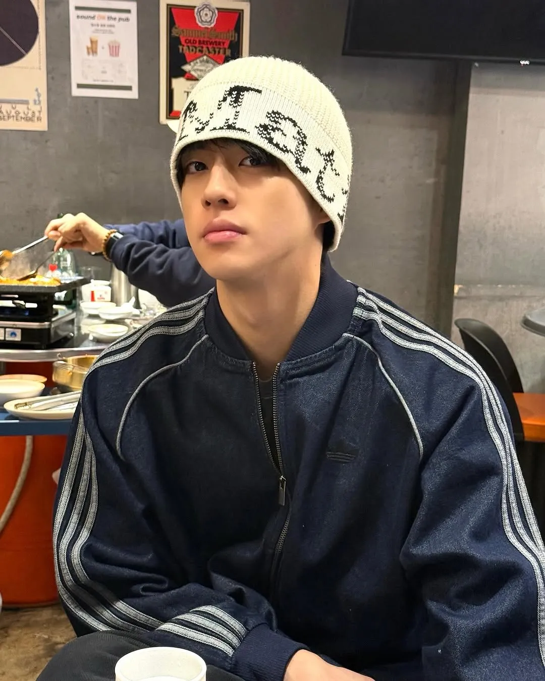 Jo Hangyeol yang menggemaskan, unggah foto baru penuh senyum