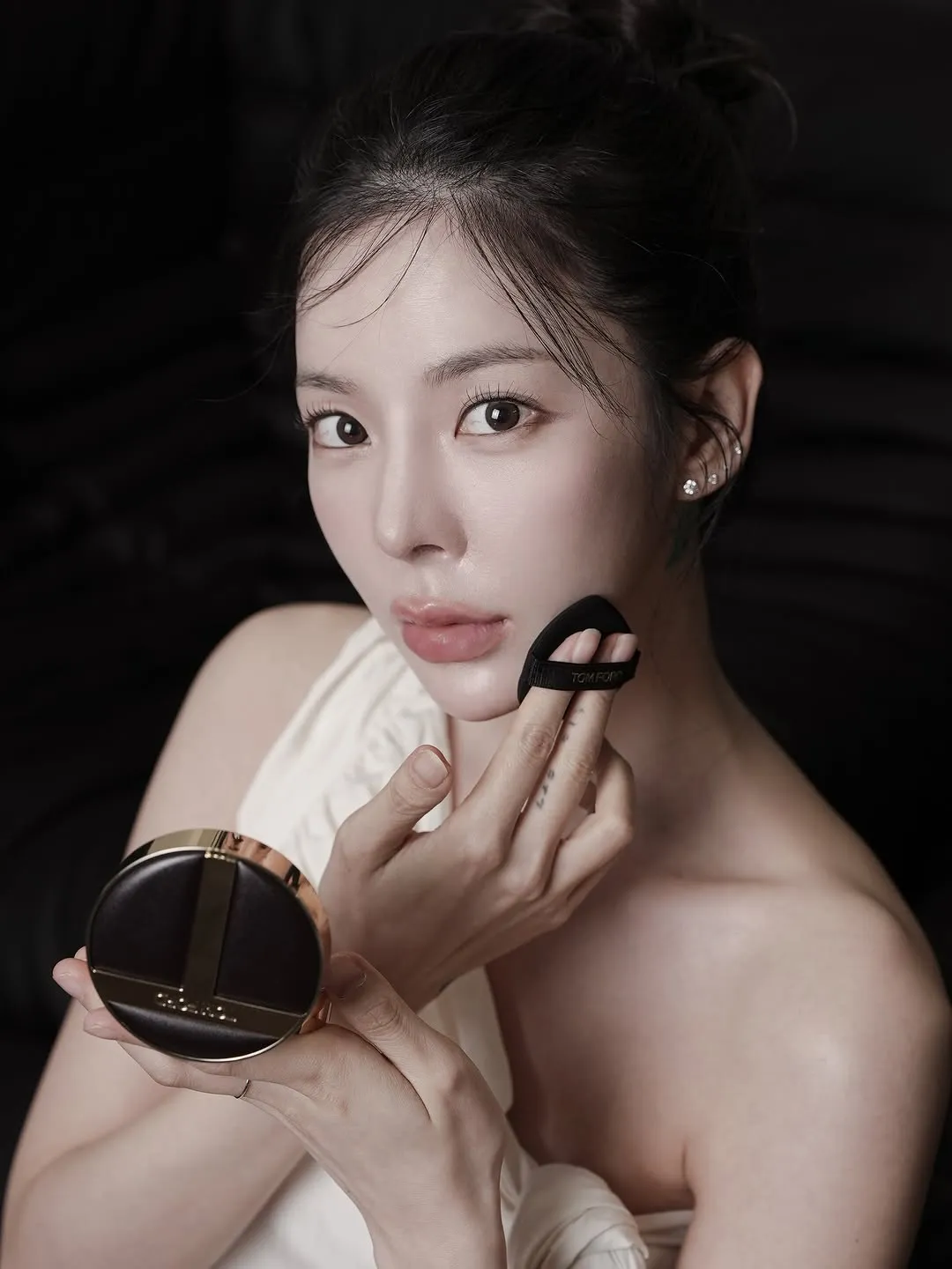 Jang Jae-in yang elegan, padanan sempurna dengan Tom Ford