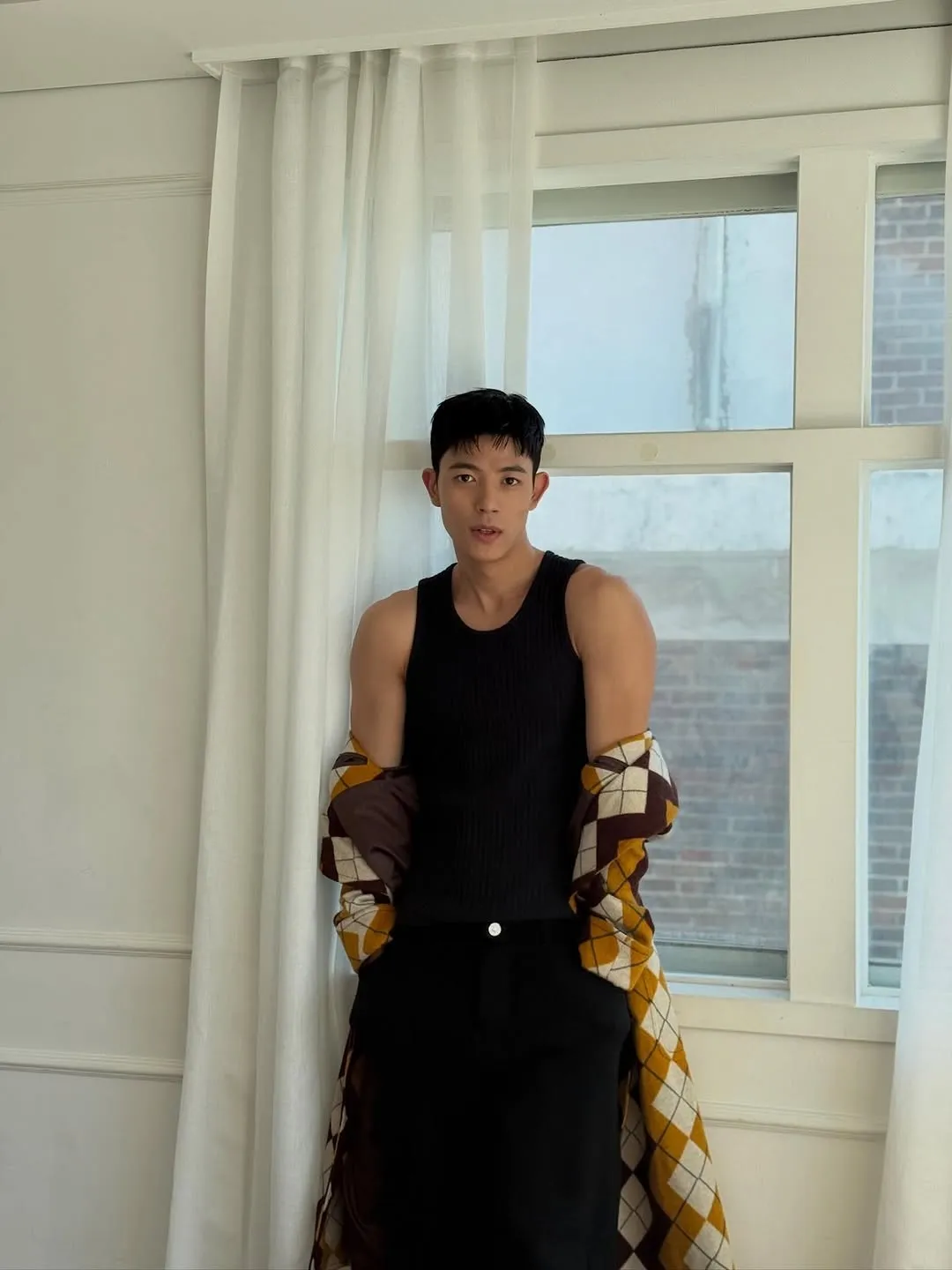 Lomon cuốn hút, chinh phục fan qua Instagram