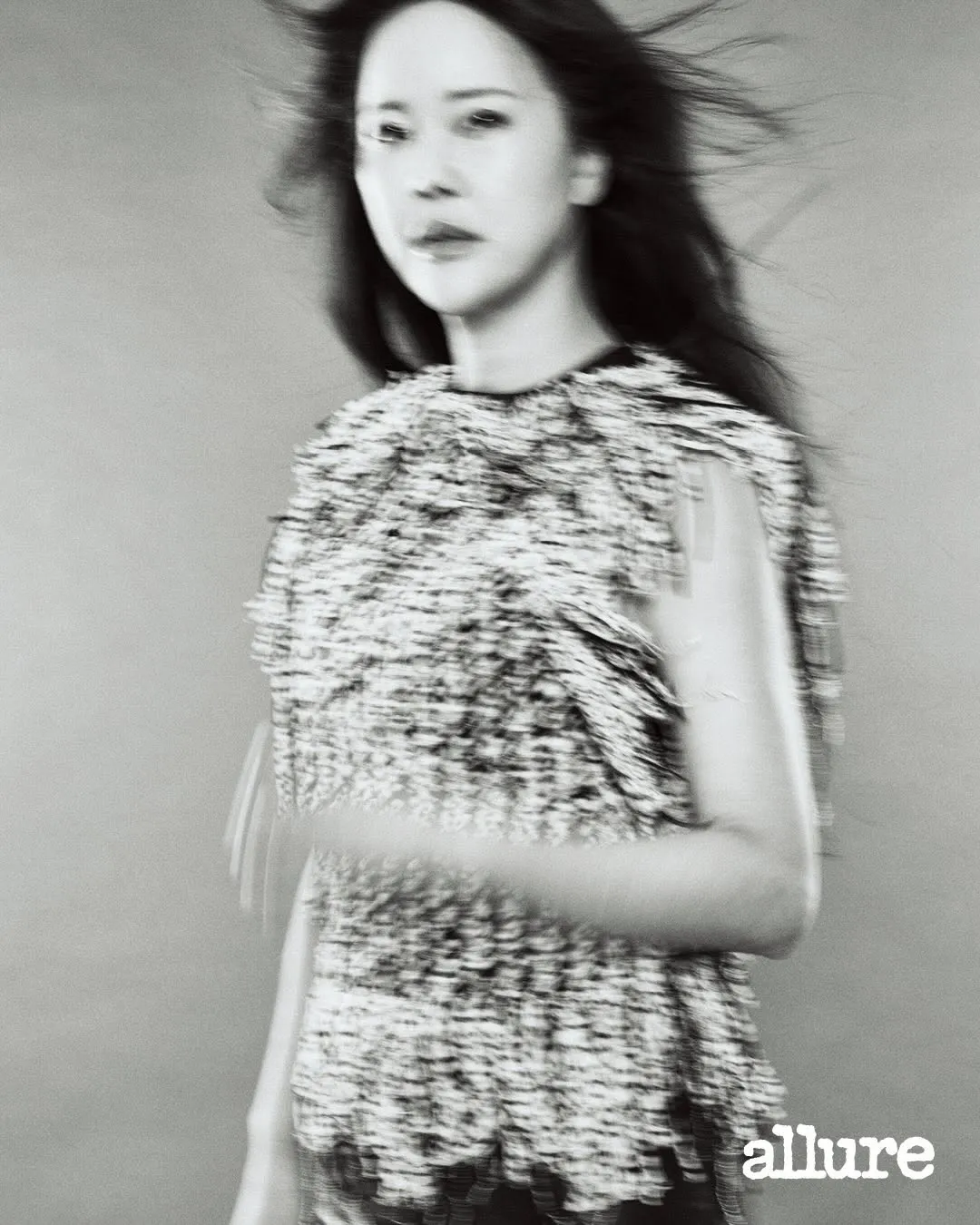 Baek Ji-young aposta em novo conceito de ensaio fotográfico