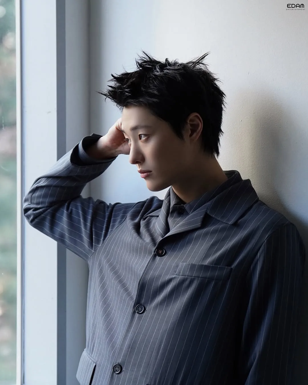 感性满满的 WOODZ，公开 GQ 拍摄花絮