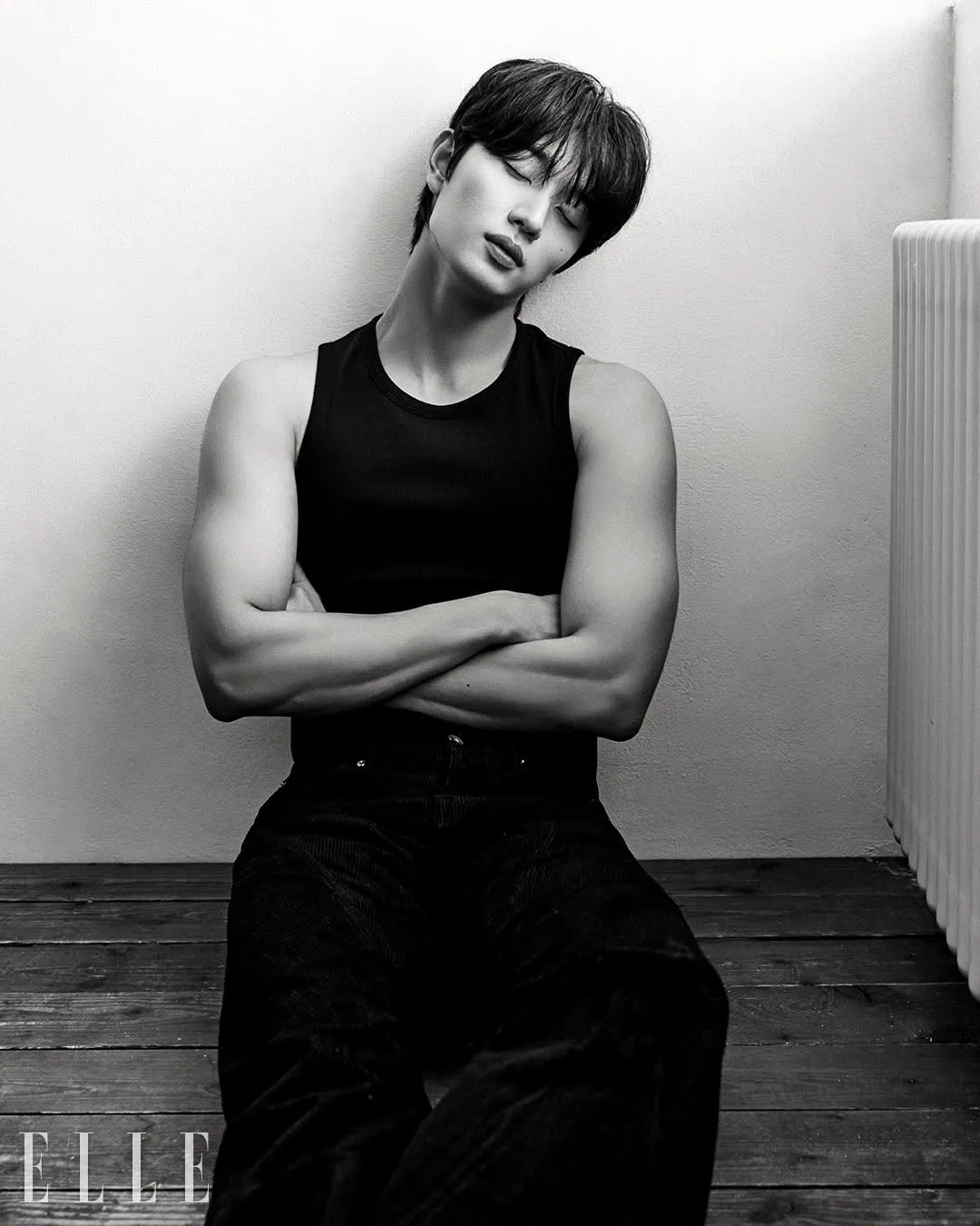 金宰元魅力四射，ELLE 4月號畫報公開