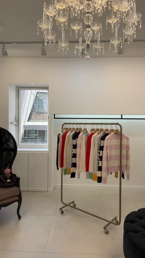 Choi Eun-kyung diện áo len với phong cách hoàn hảo