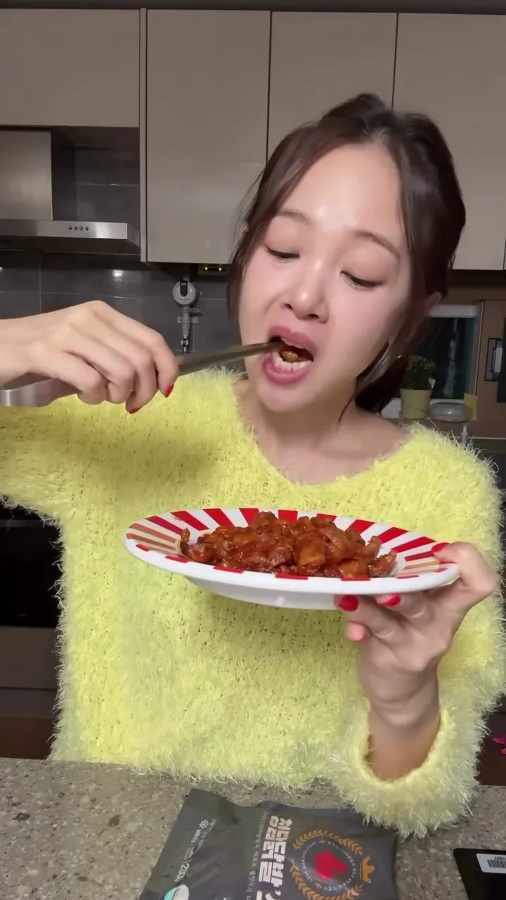 金宝美, 鸡爪, 吃播, Instagram, 粉丝