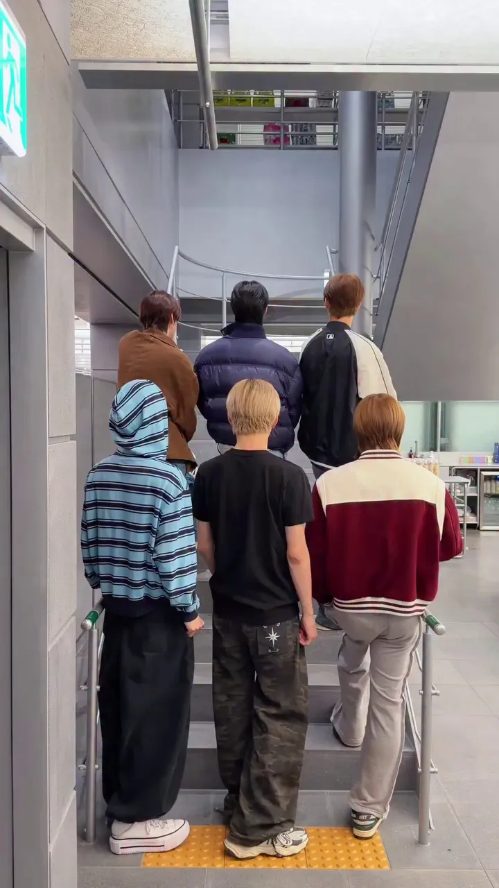 TOURS chính thức, thành viên, fan meeting