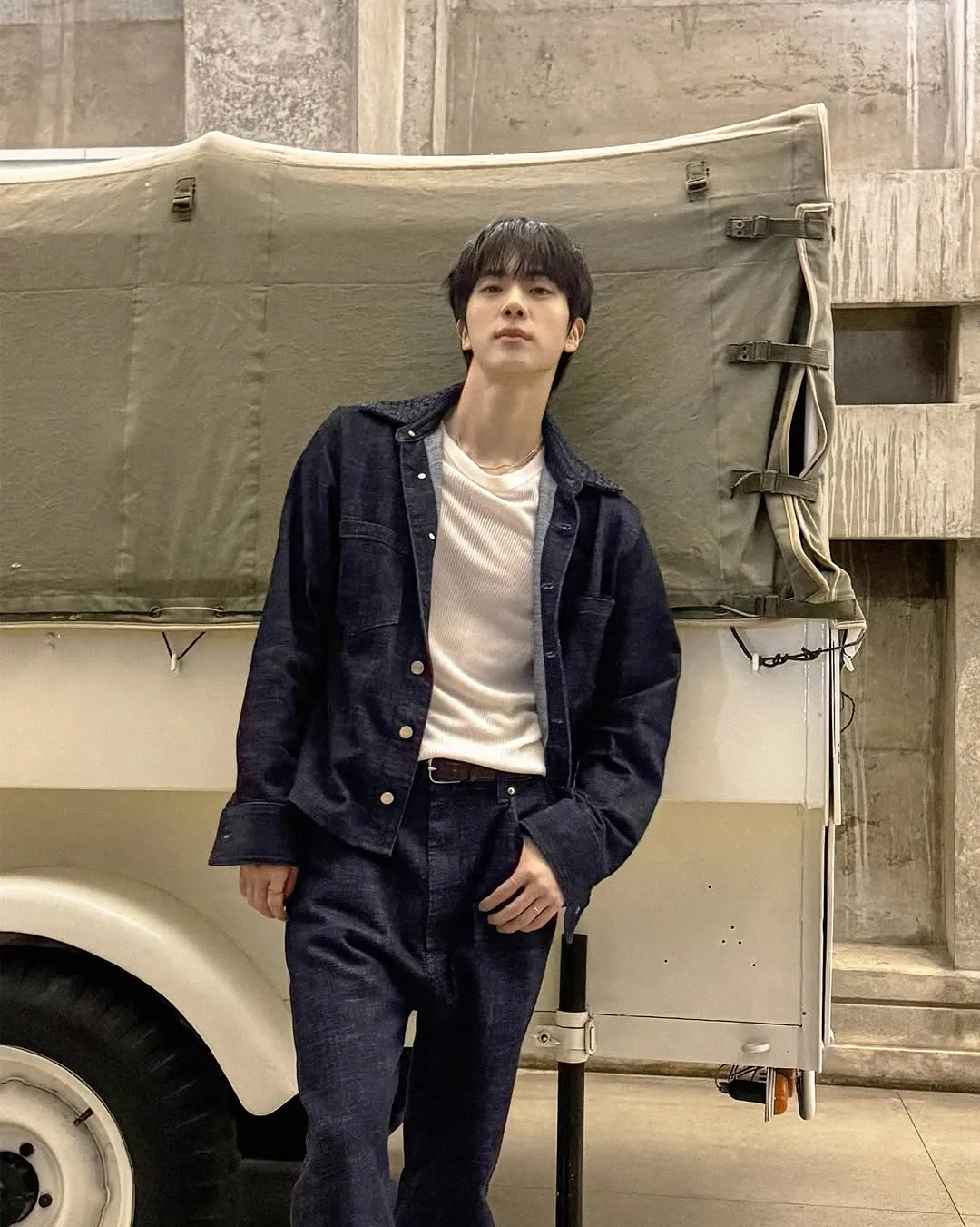 BTS Jin, ca sĩ, cập nhật Instagram