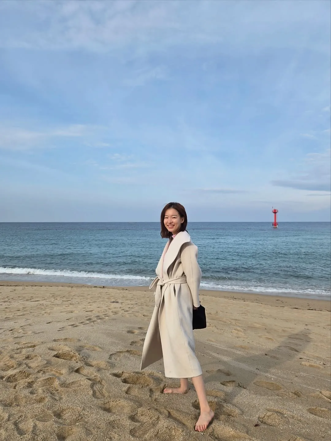 Lee Si‑a, atriz, praia, YouTube ao vivo, Instagram