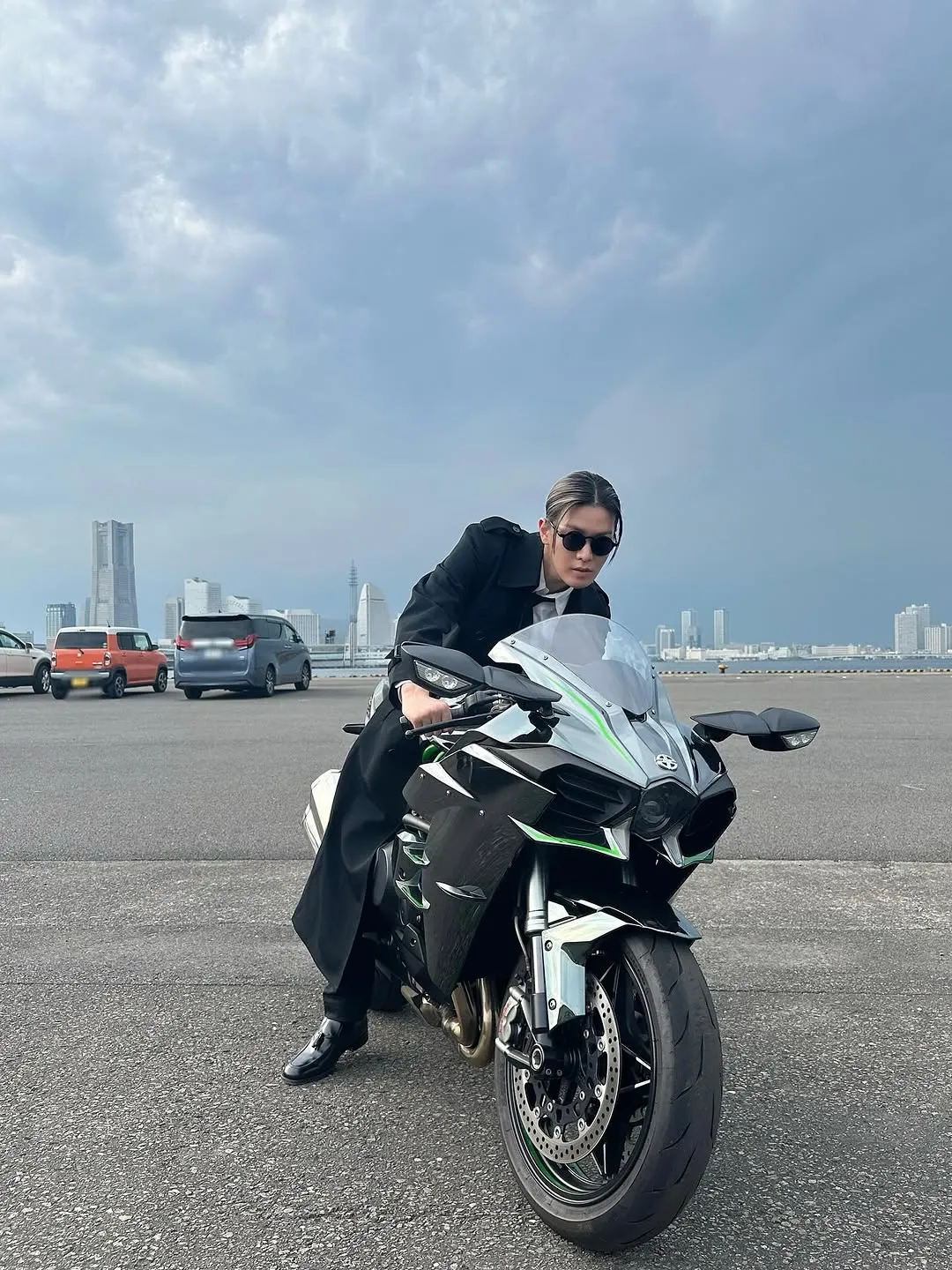 Yuta (NCT), thần tượng, cập nhật Instagram, xe mô-tô, ảnh hậu trường phim