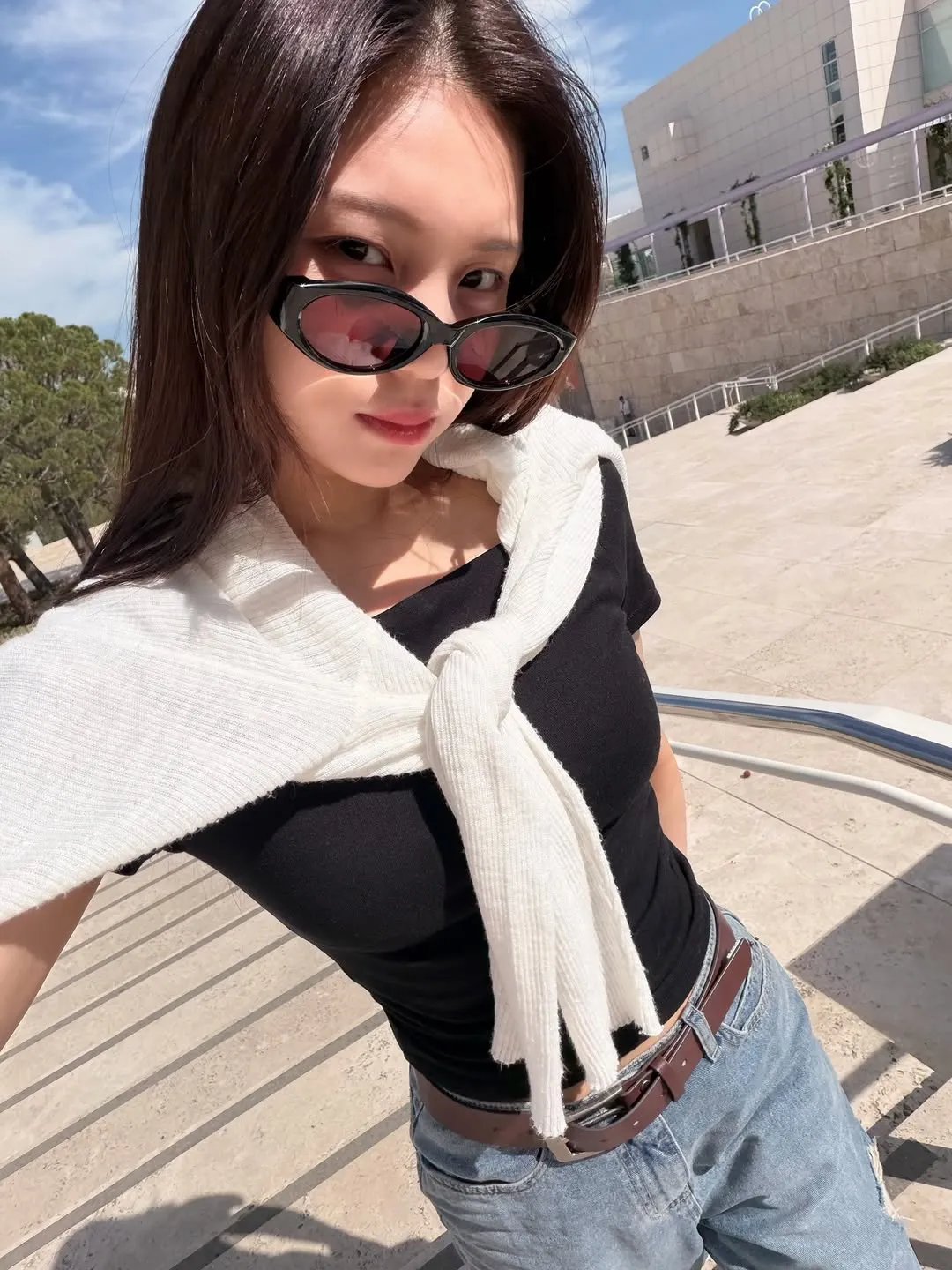 Umji VIVIZ yang energik berbagi momen keseharian di '캘리뽀냐'