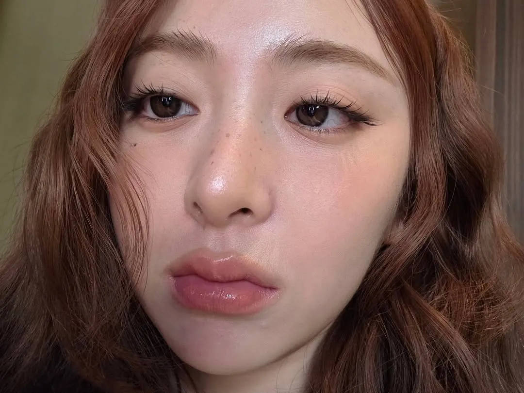 許允真, LE SSERAFIM, Instagram