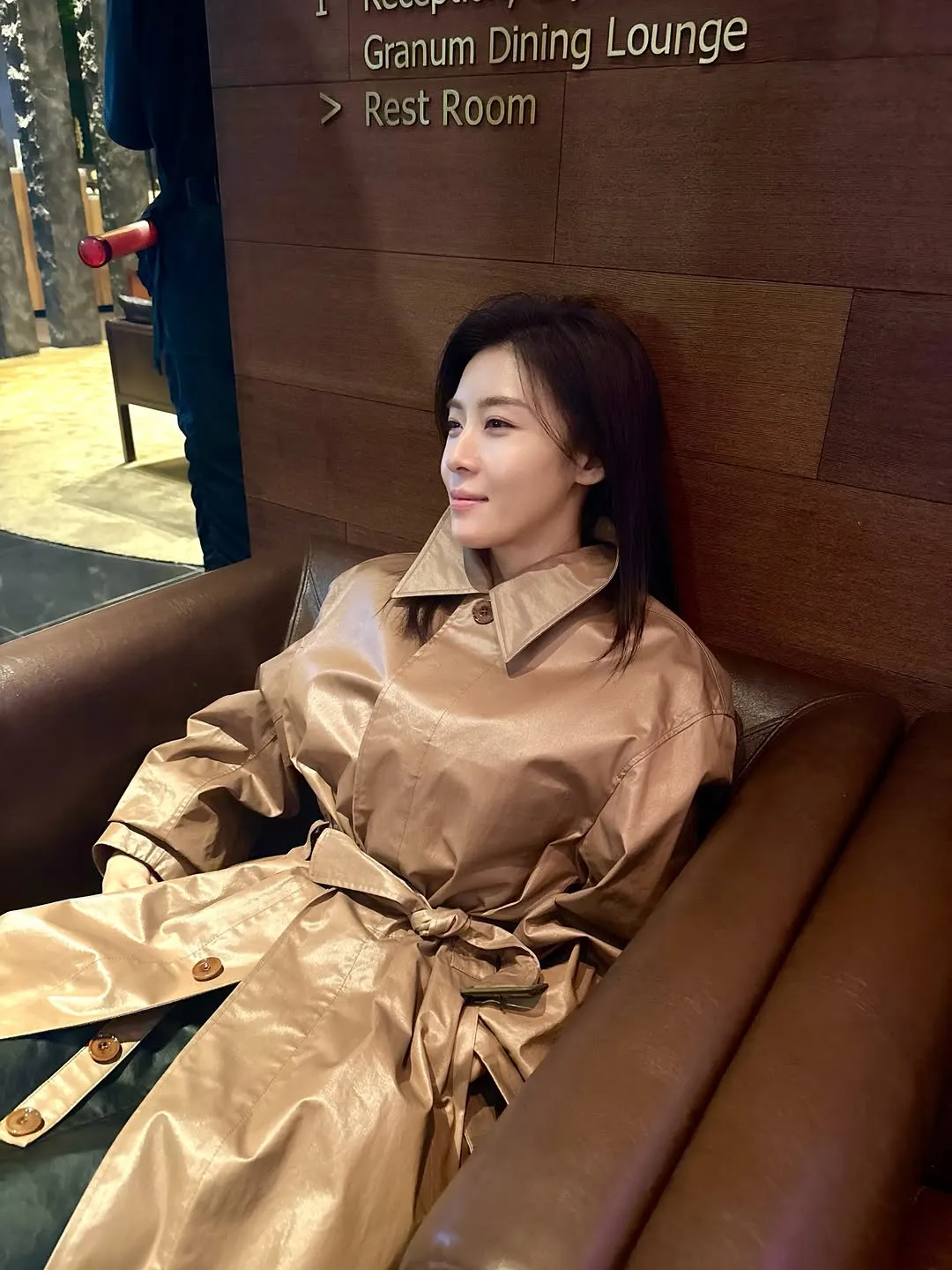 Ha Ji Won lộ khoảnh khắc nghỉ giữa lúc ghi hình