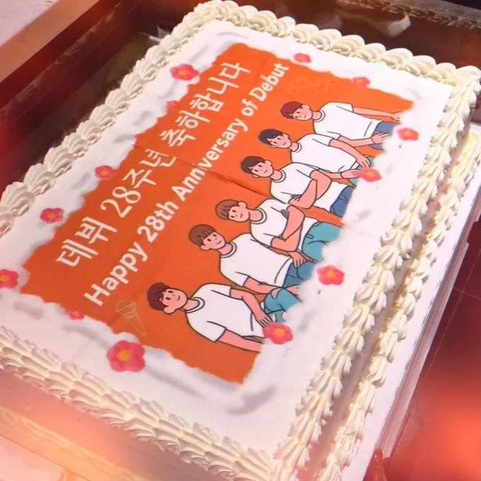 李玟雨公開出道28週年紀念蛋糕