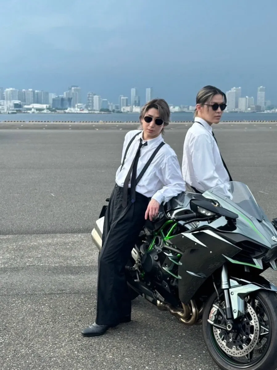 Yuta (NCT), thần tượng, cập nhật Instagram, xe mô-tô, ảnh hậu trường phim