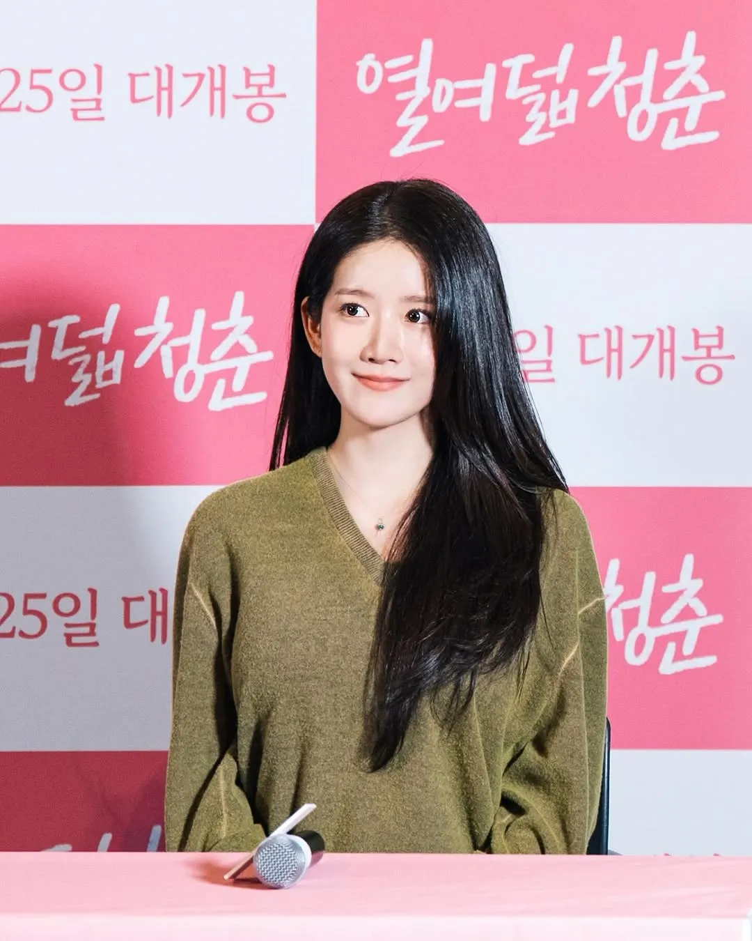 Nữ diễn viên Chu So-jung khoe vẻ đẹp trong trẻo