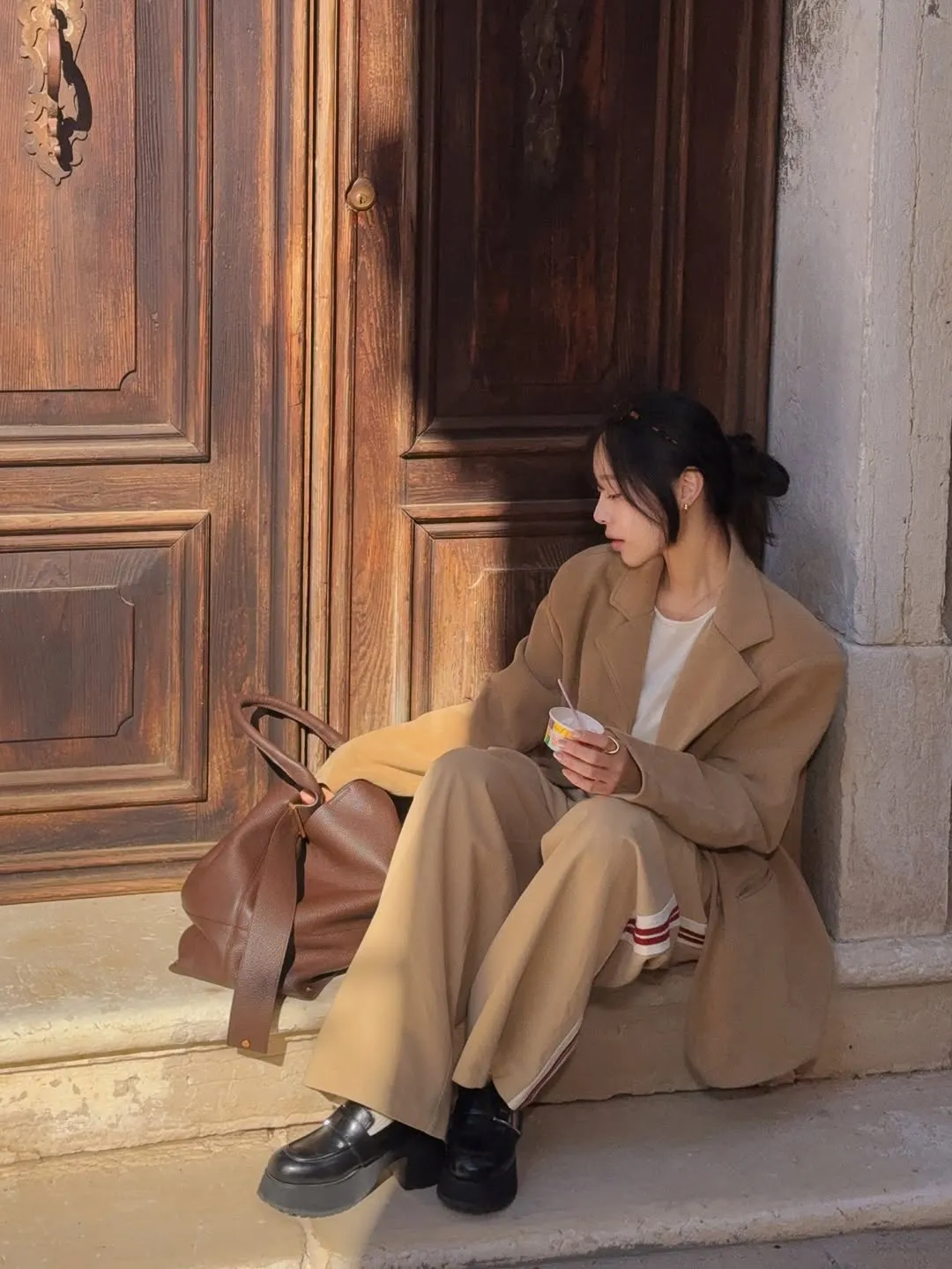 Lee Sol-i unjuk selera fashion lewat Vera Loafer