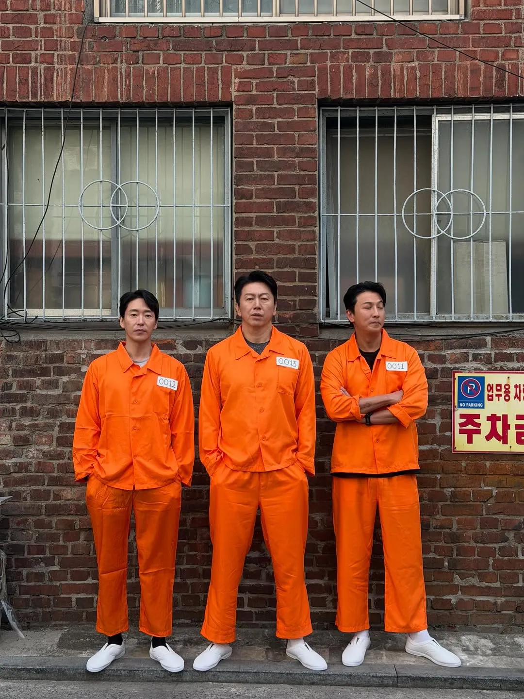 Kim Su-ro dí dỏm tung bộ ảnh quảng bá vở kịch