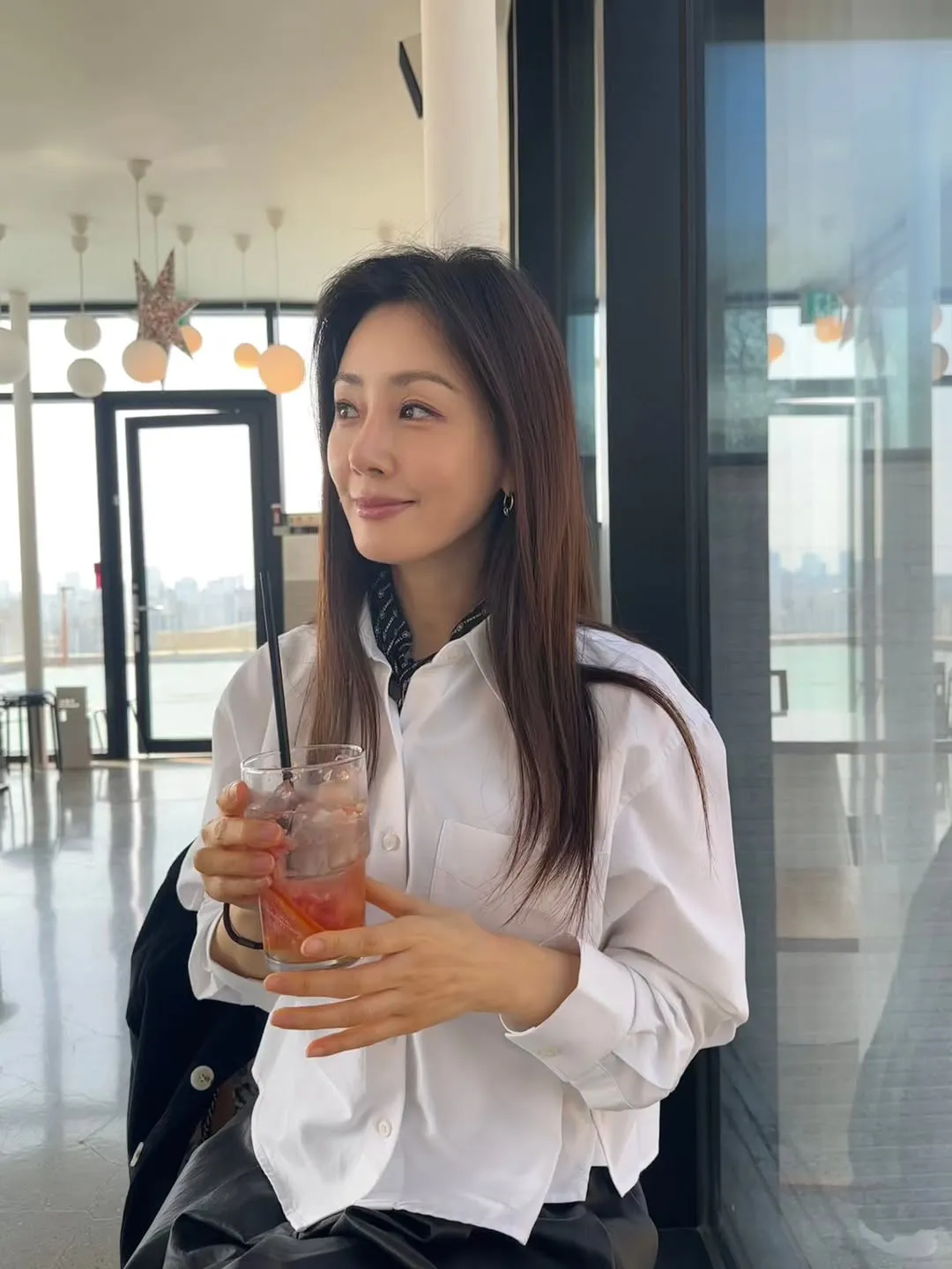 Oh Na-ra, tampil segar dengan es jeruk bali soda