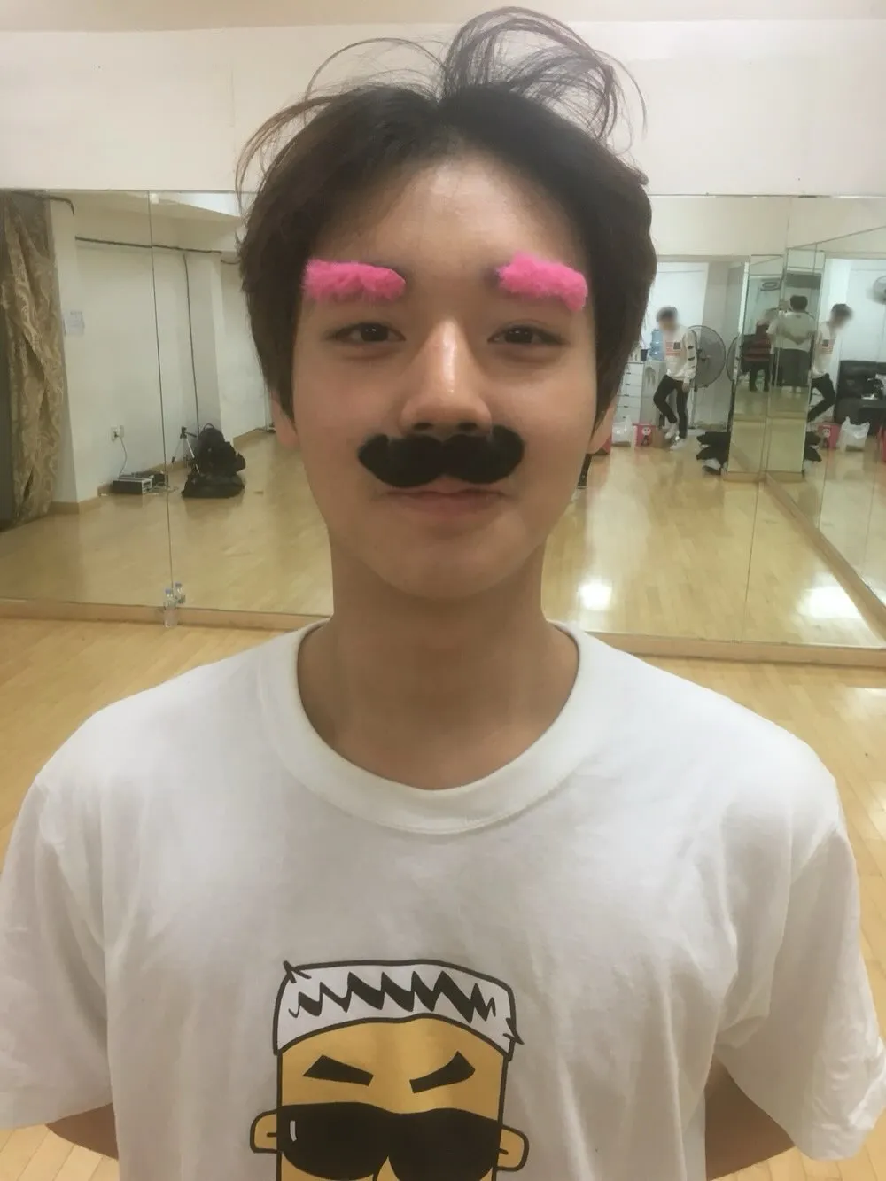 17세 박지훈, 귀여운 셀카 공개